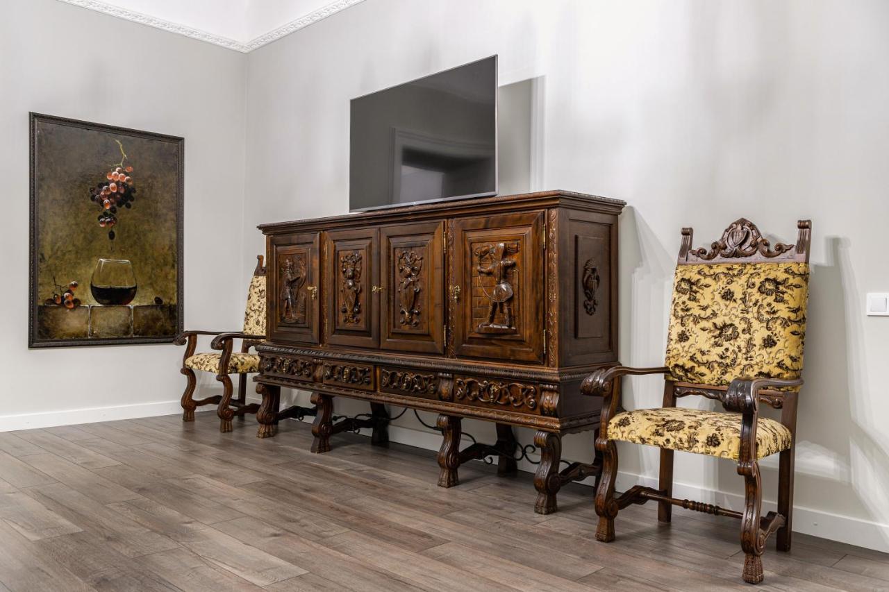 לבוב 3 Room Apartments , Rohatyntsyv Street מראה חיצוני תמונה