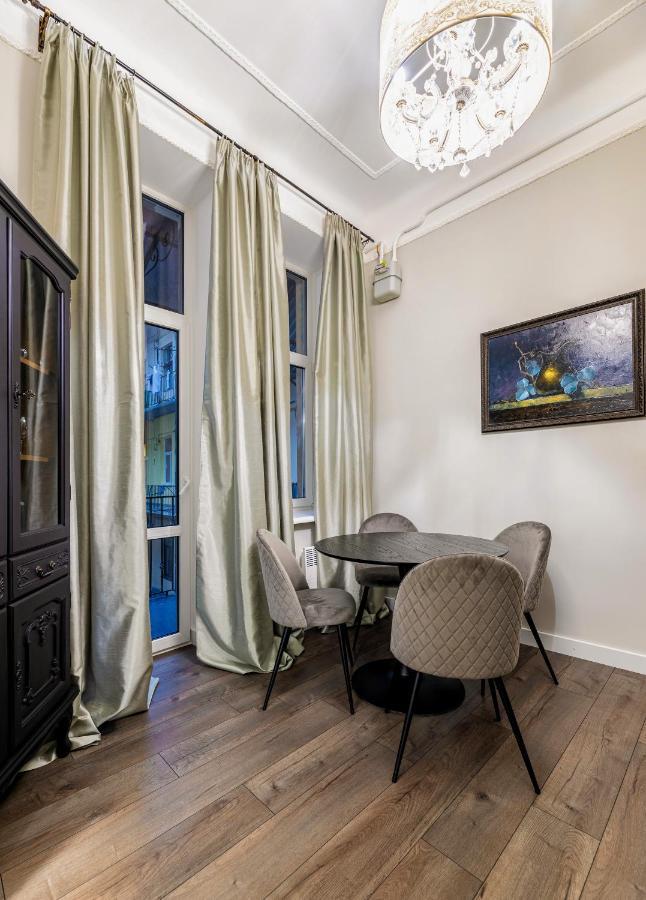 לבוב 3 Room Apartments , Rohatyntsyv Street מראה חיצוני תמונה