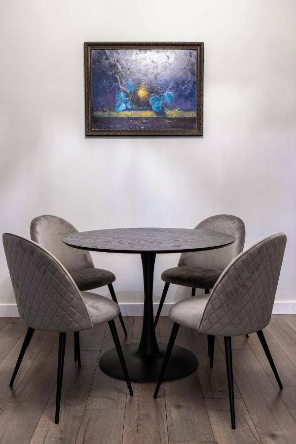 לבוב 3 Room Apartments , Rohatyntsyv Street מראה חיצוני תמונה